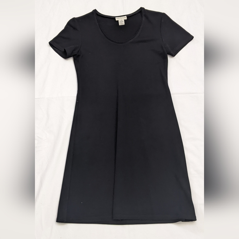 Black short sleeved short dress